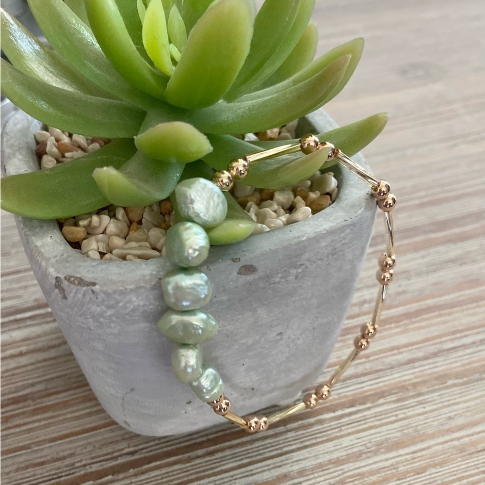 Pistachio Gleam Pearl Bracelet